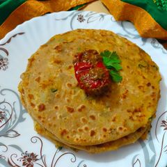 A picture of Aloo paratha.