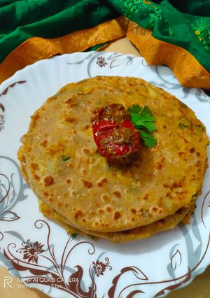 A picture of Aloo paratha.