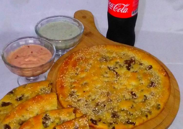 How to Prepare Speedy Creamy mince Naan with mayo chilli garlic dip