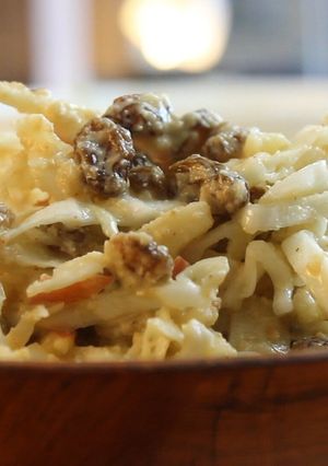 Una foto de ENSALADA de REPOLLO y MANZANA en 5 min - 👉 Recetas Ensaladas Veganas