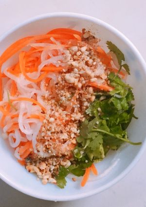 Hình của món Nộm củ cải đường cà rốt.