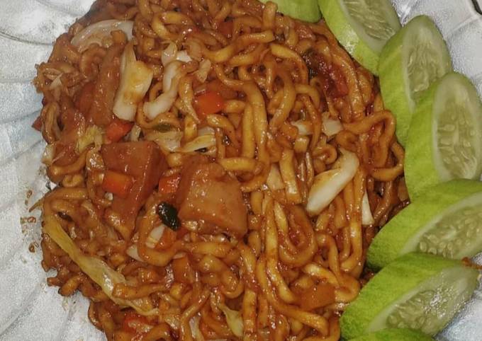 Mie goreng burung dara pedas