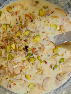 गुजरात स्पेशल बासुंदी (gujarat special basundi recipe in Hindi) रेसिपी मुख्य फोटो
