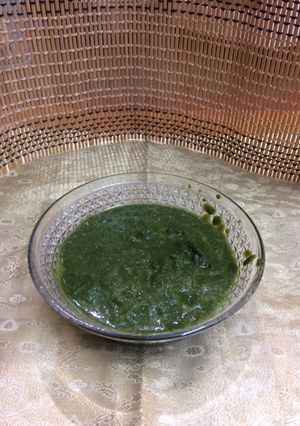 A picture of Green chutney.