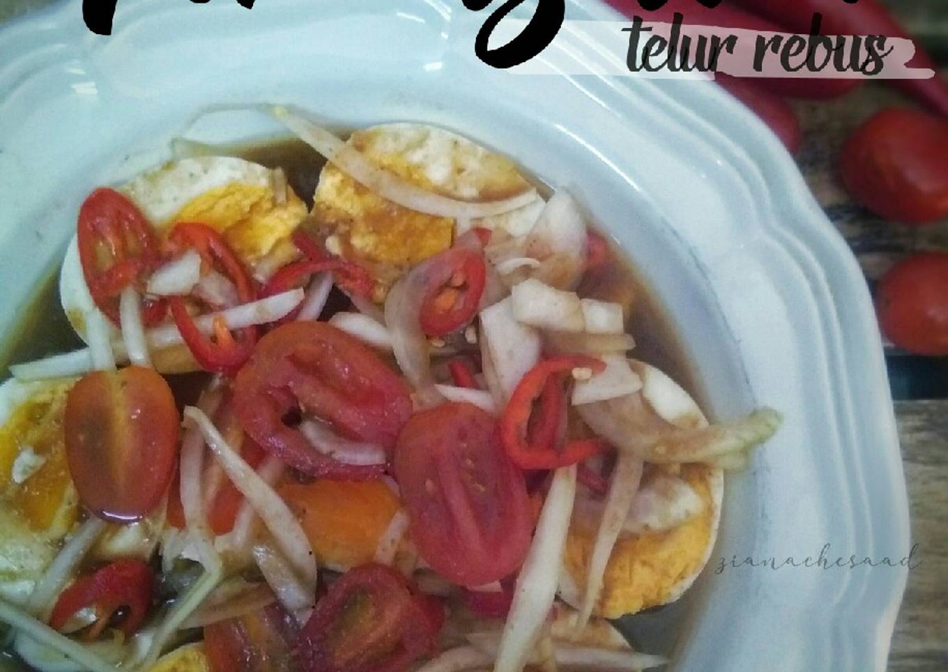 Air asam dengan telur rebus.