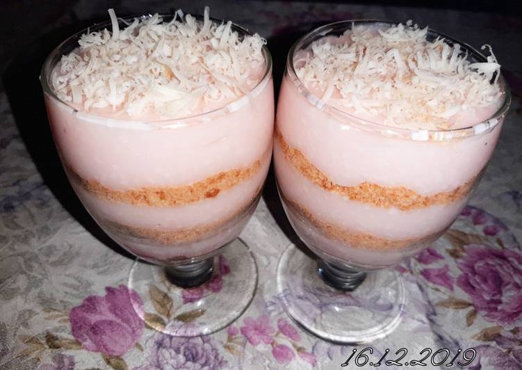 Cake keju lumer strawberry with roma kelapa