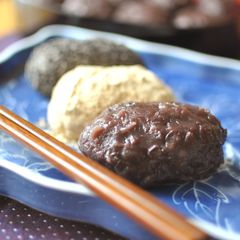 A picture of Spring Botamochi and Autumn Ohagi.
