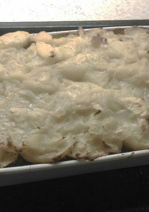 A picture of Cottage Pie using dauphinoise potatoes.