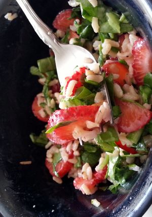 A picture of skye's strawberry, spinach & brown rice salad.