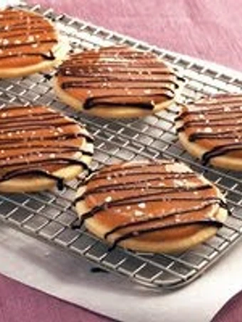 Easy Steps to Make Salted Caramel Shortbread Cookies (Betty Crocker) the Can Spoil the Tongue Really delicious