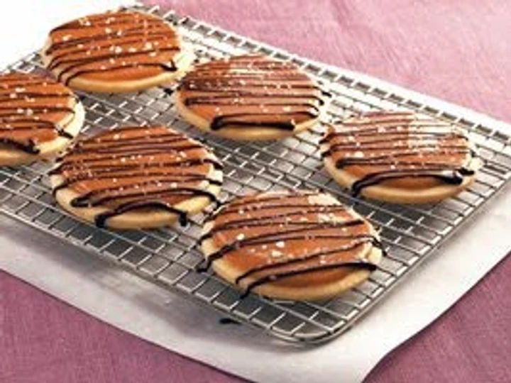 Easy Steps to Make Salted Caramel Shortbread Cookies (Betty Crocker) the Can Spoil the Tongue Really delicious