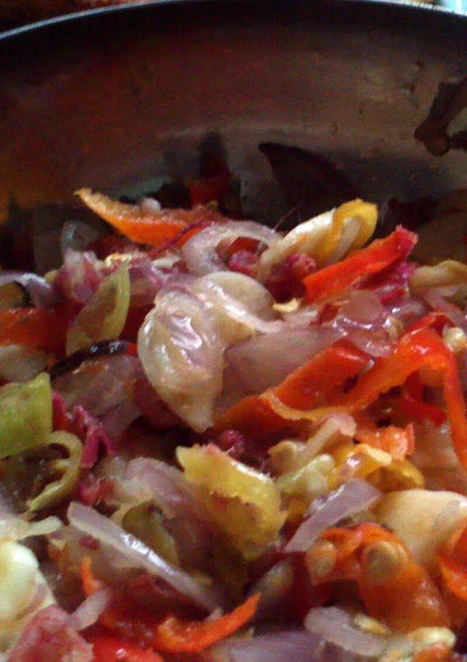 A picture of Sambal Matah Balinese style.