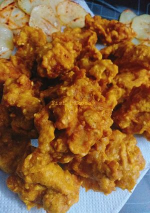 A picture of Fish pakoras with grilled potatoes.