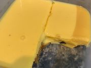 Una foto de gelatina de yogurt con mango