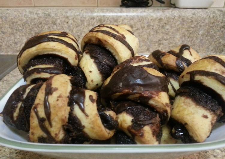 Simple Way to Make Super Quick Homemade Rich Gooey Chocolate Rolls with Chocolate Glaze