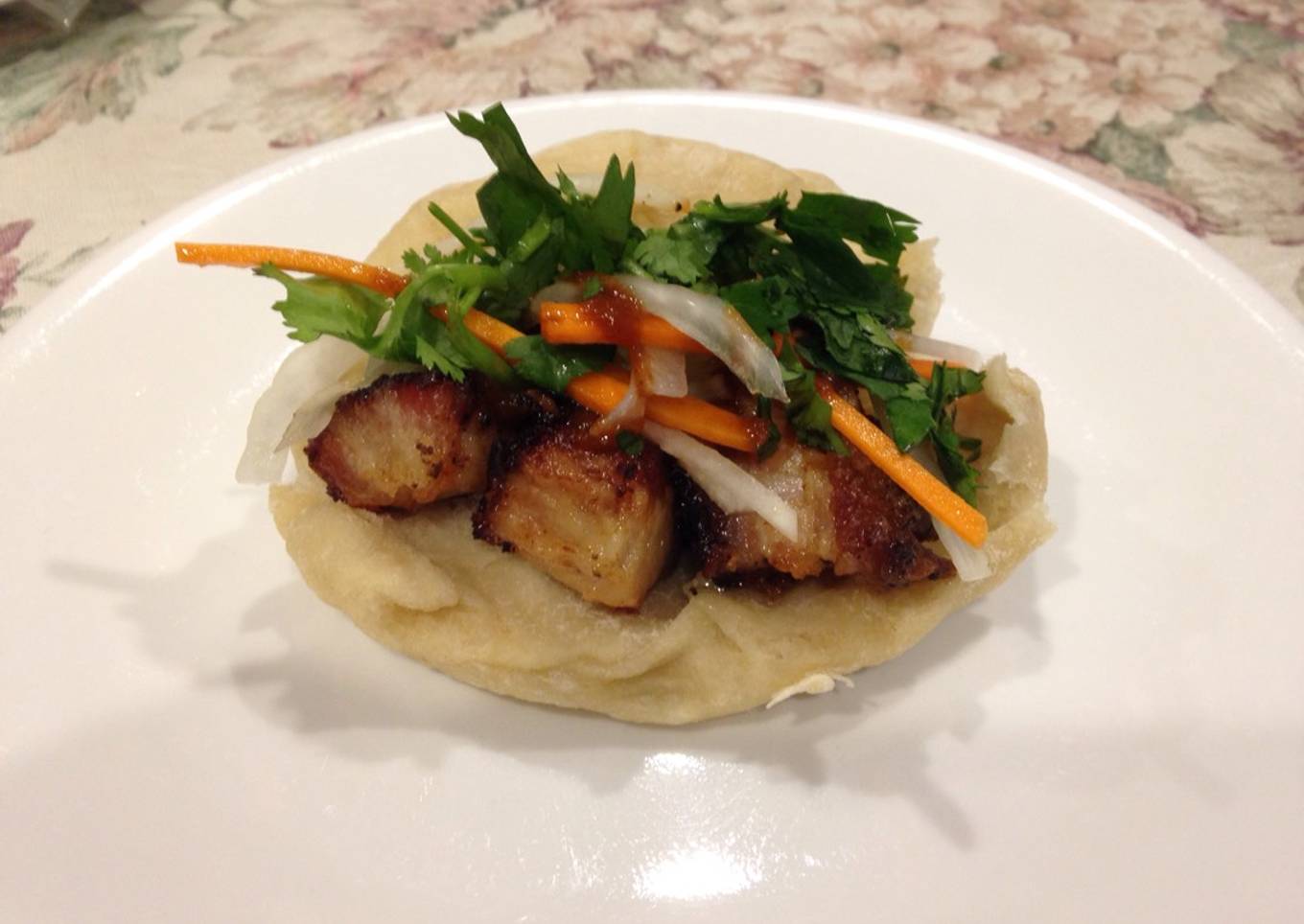 Siu Yuk Bao (Roasted pork belly sandwich)