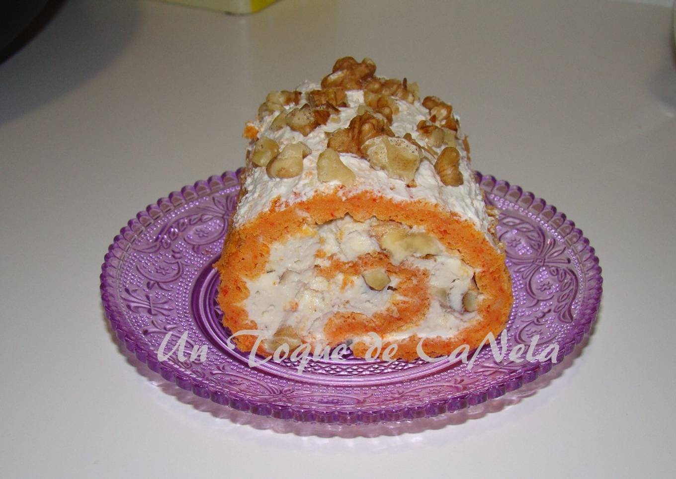 Rulo de pimientos de piquillo con gorgonzola y nueces
