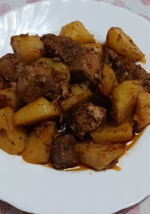Una foto de Patatas con carne al toro guisada