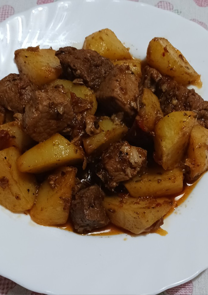 Una foto de Patatas con carne al toro guisada