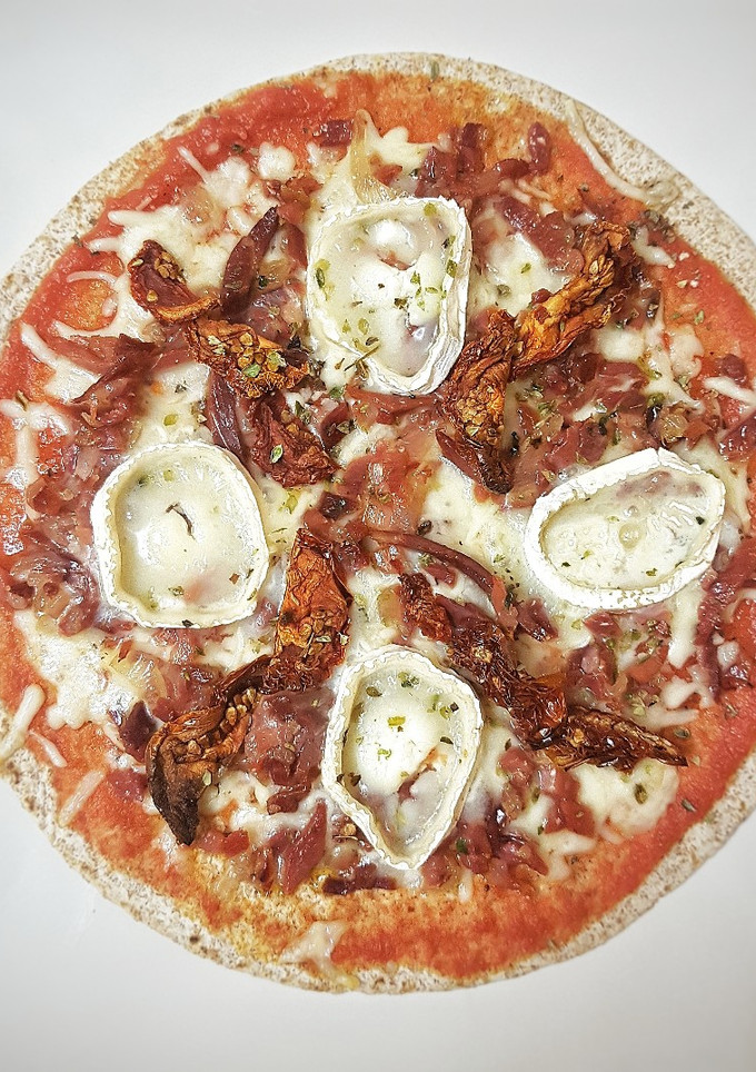 Una foto de Pizza "Ibérica" fit