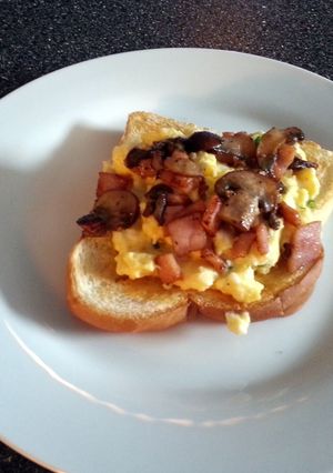 A picture of the only scrambled eggs.