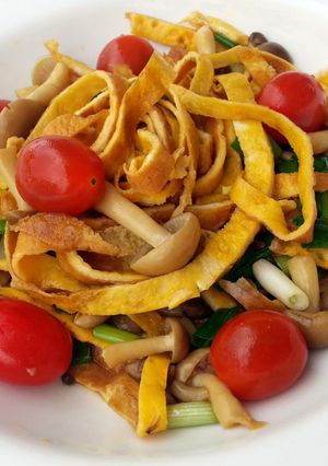 A picture of Stir Fry Mushroom And Omelette Ribbon.
