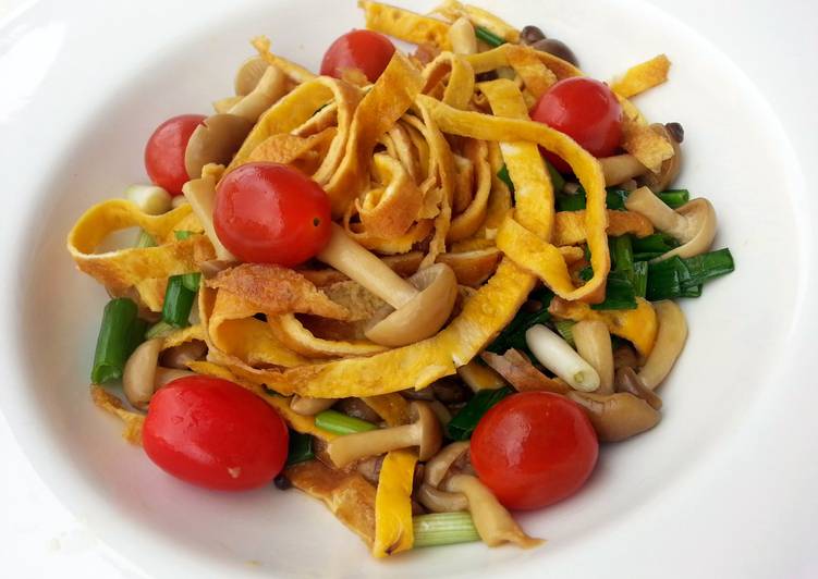 Step-by-Step Guide to Make Favorite Stir Fry Mushroom And Omelette Ribbon