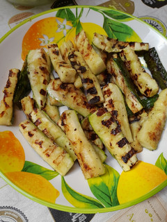 Una foto de Bastoncitos de zapallitos grillados a la plancha