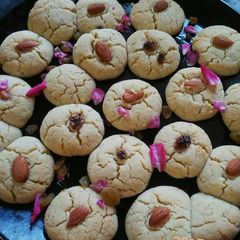 A picture of Almond raisin cookies.