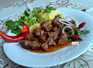 Vörösboros báránypörkölt recept fotója