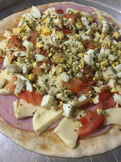 Una foto de Pizza rellena a mi manera 🍕🍕🍅🍅