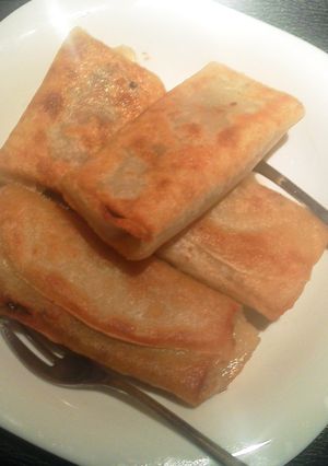 A picture of tasty spring rolls!.