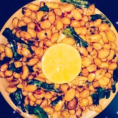 A picture of Fried spicy peanuts.