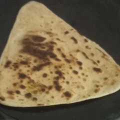 तिकोना पराठा (Tikona paratha recipe in hindi) রেসিপির প্রধান ছবি