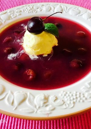 Puncsos meggyleves vanília fagyival recept fotója