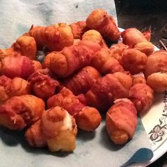 A picture of Cheesy Bacon Bombs.