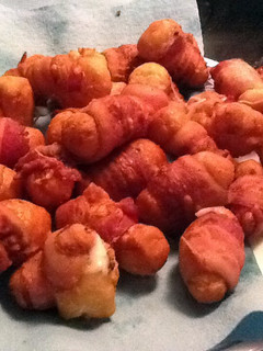 A picture of Cheesy Bacon Bombs.