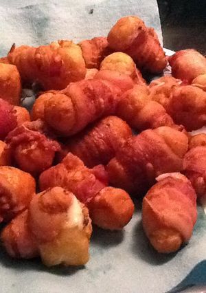 A picture of Cheesy Bacon Bombs.