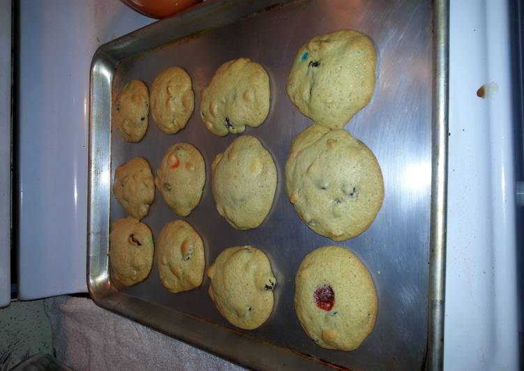 Steps to Make Quick Trail Mix Cookies