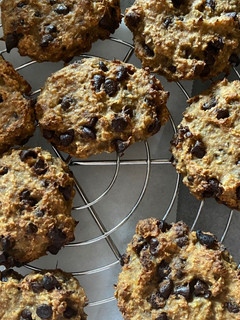 Una foto de Galletas de avena, plátano y pepitas de chocolate