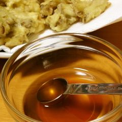 A picture of Tentsuyu (Tempura Dipping Sauce) & Ten-don (Tempura Rice Bowl) Sauce.
