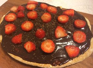 Foto de Pizza doce de chocolate com morango
