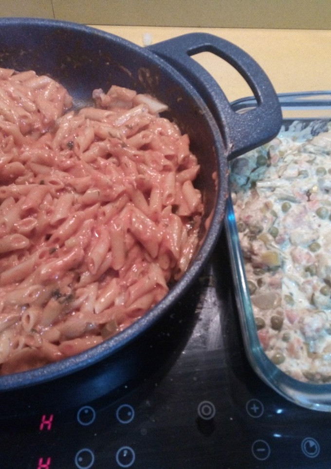Una foto de Verduras jardinera en salsa curry con pasta
