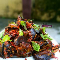 A picture of Peppered snail.
