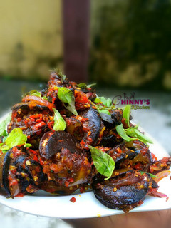 A picture of Peppered snail.