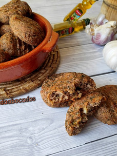 Una foto de Biscotes integrales de ajo y perejil