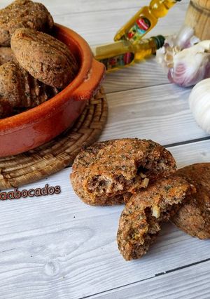 Una foto de Biscotes integrales de ajo y perejil