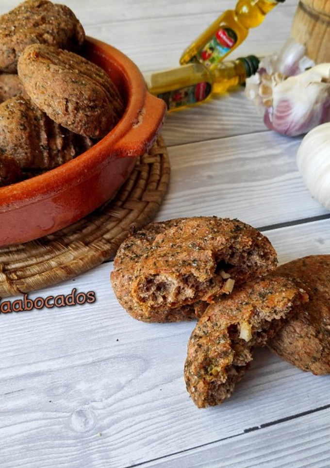Una foto de Biscotes integrales de ajo y perejil