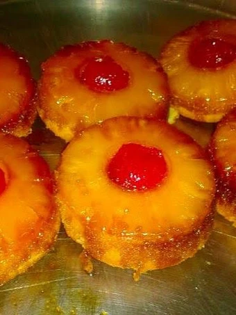 Easy Way Make Individual Pineapple Upside Down Cake which So Delicious