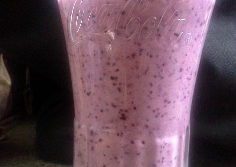 Step-by-Step Guide to Make Favorite Berry Smoothie